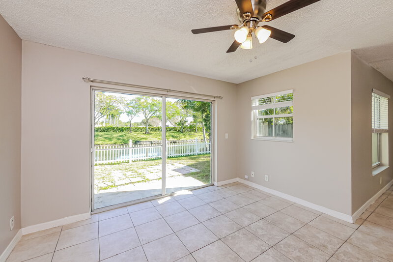 2,995/Mo, 3372 Orinoco Ln Margate, FL 33063 Living Room View 3