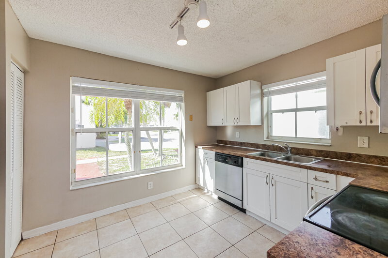 2,995/Mo, 3372 Orinoco Ln Margate, FL 33063 Dining Room View