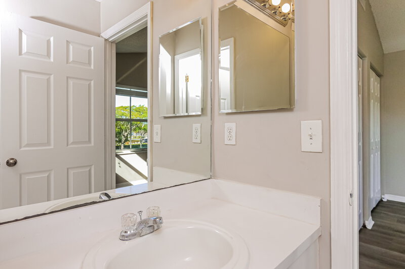 2,995/Mo, 3372 Orinoco Ln Margate, FL 33063 Main Bathroom View