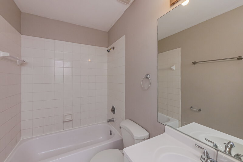 2,995/Mo, 3372 Orinoco Ln Margate, FL 33063 Bathroom View