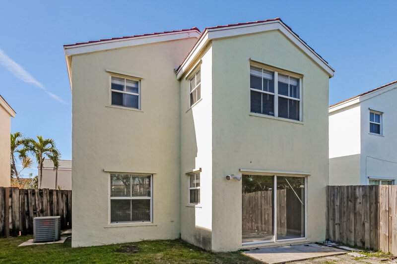 2,995/Mo, 3372 Orinoco Ln Margate, FL 33063 Rear View