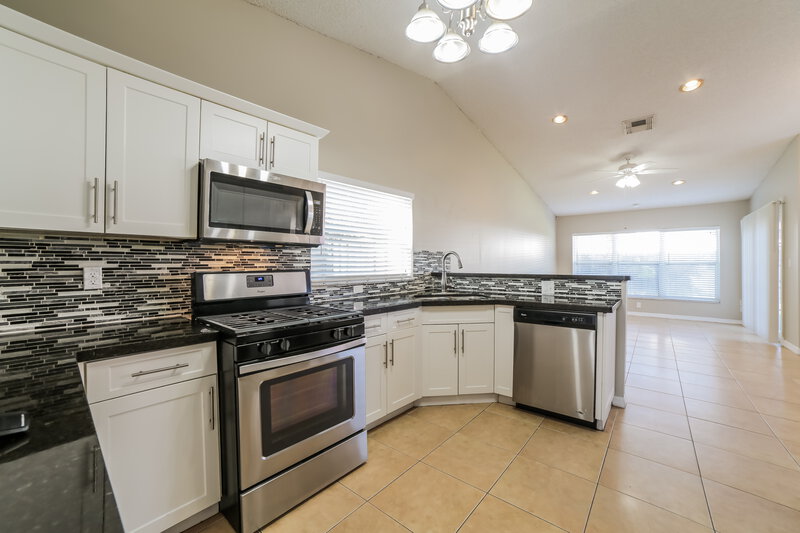 3,330/Mo, 16051 SW 73rd St Miami, FL 33193 Kitchen View