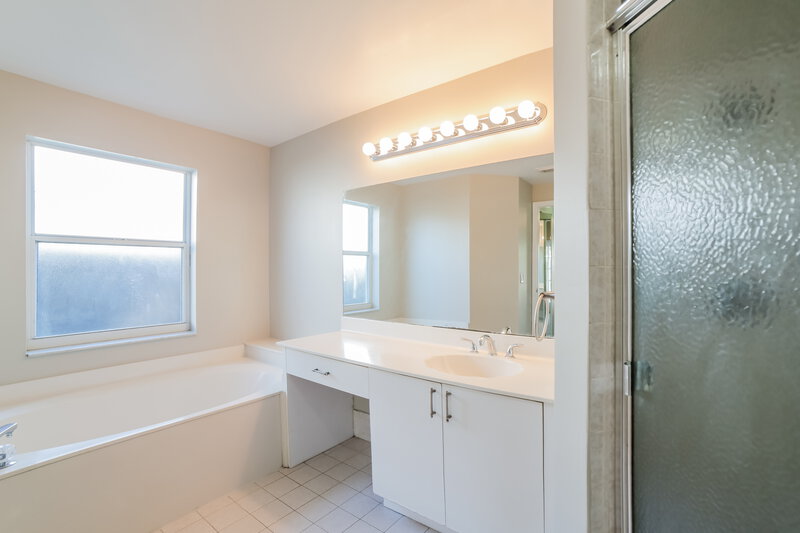 3,330/Mo, 16051 SW 73rd St Miami, FL 33193 Main Bathroom View