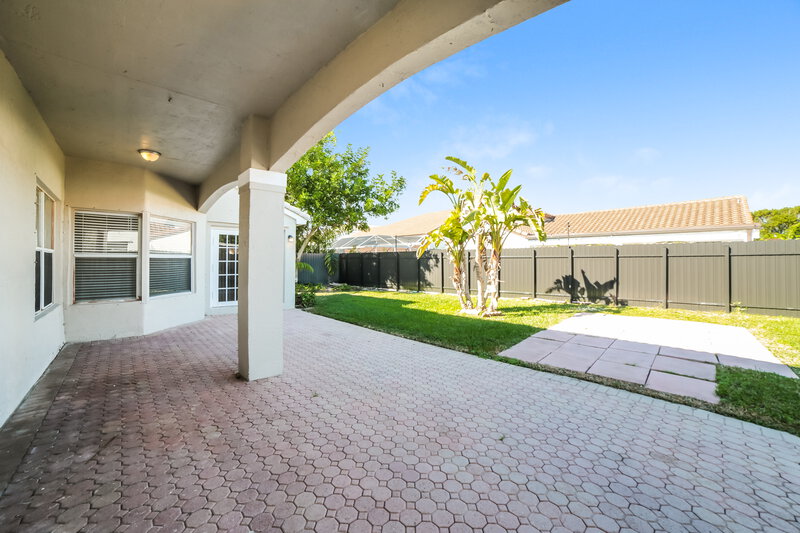 3,330/Mo, 16051 SW 73rd St Miami, FL 33193 Covered Patio View
