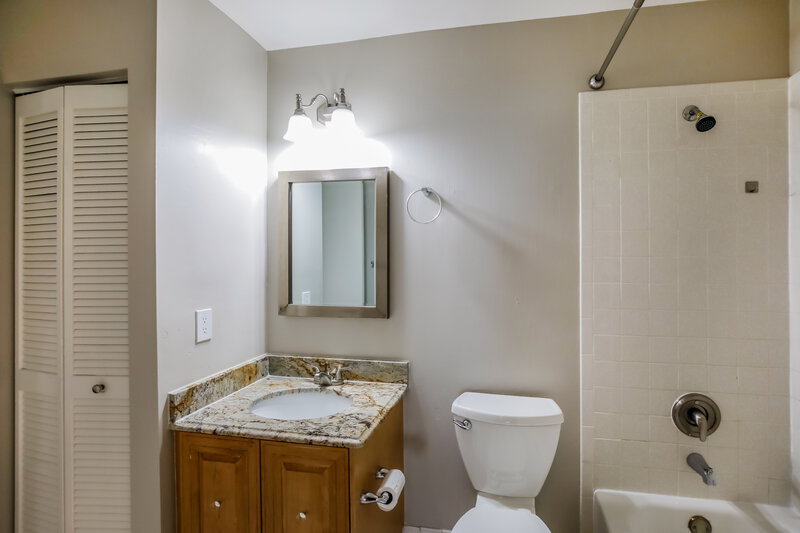 3,350/Mo, 18244 NW 21st St Pembroke Pines, FL 33029 Bathroom View