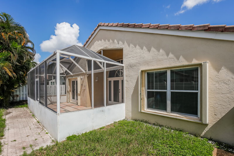 3,350/Mo, 18244 NW 21st St Pembroke Pines, FL 33029 Rear View