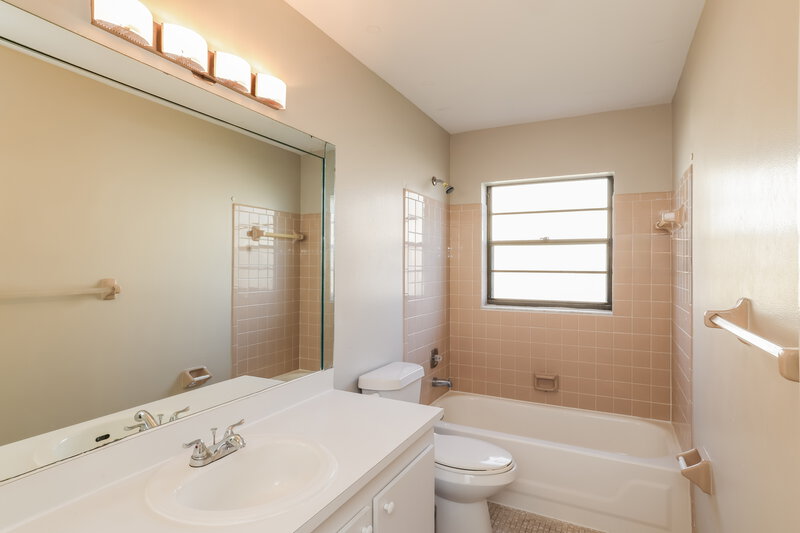 3,445/Mo, 9670 Lancaster Pl Boca Raton, FL 33434 Bathroom View