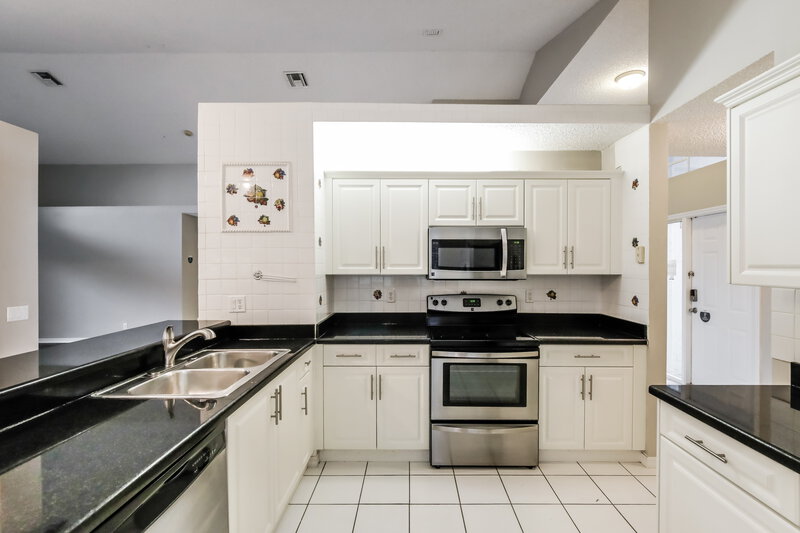 3,325/Mo, 214 NW 117th Way Coral Springs, FL 33071 Kitchen View