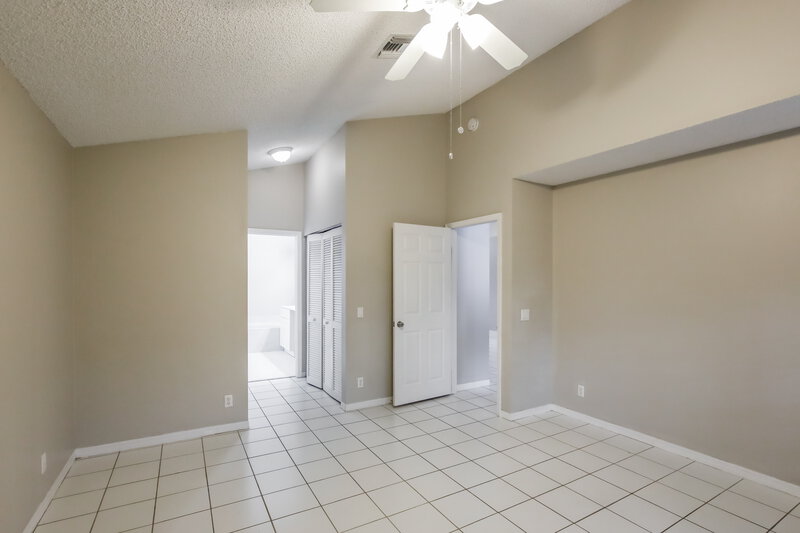 3,325/Mo, 214 NW 117th Way Coral Springs, FL 33071 Main Bedroom View