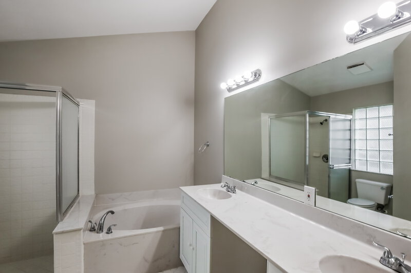 3,325/Mo, 214 NW 117th Way Coral Springs, FL 33071 Main Bathroom View