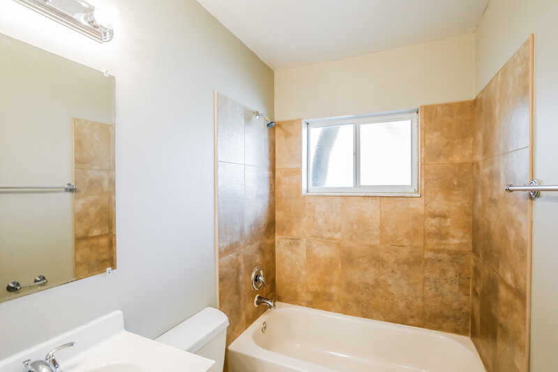 3,090/Mo, 11198 Mandarin St Boca Raton, FL 33428 Main Bathroom View