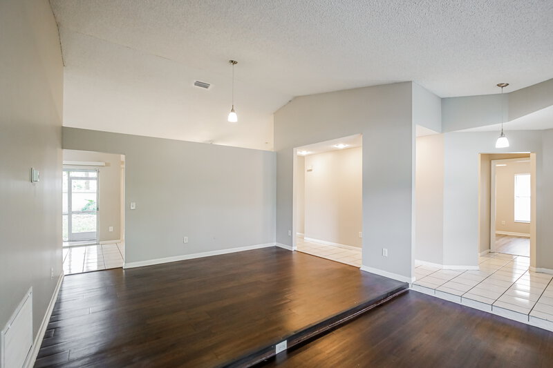 3,600/Mo, 4533 NW 88th Ter Coral Springs, FL 33065 Living Room View 2