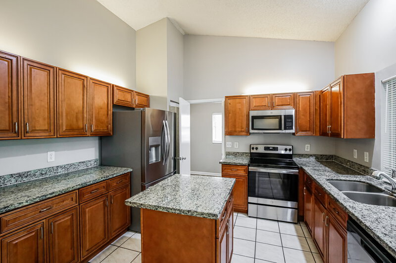 3,600/Mo, 4533 NW 88th Ter Coral Springs, FL 33065 Kitchen View