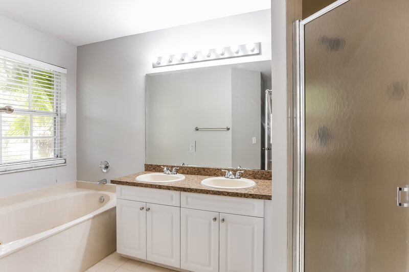 3,895/Mo, 15400 SW 51st Mnr Davie, FL 33331 Main Bathroom View