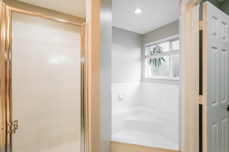 3,560/Mo, 9079 SW 157th Ct Miami, FL 33196 Main Bathroom View