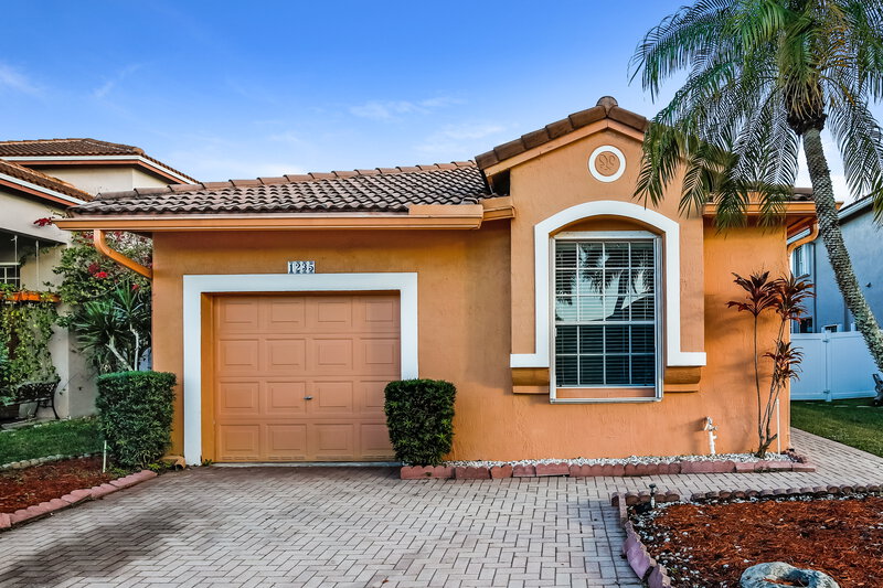 3,195/Mo, 1235 NW 192nd Way Pembroke Pines, FL 33029 External View