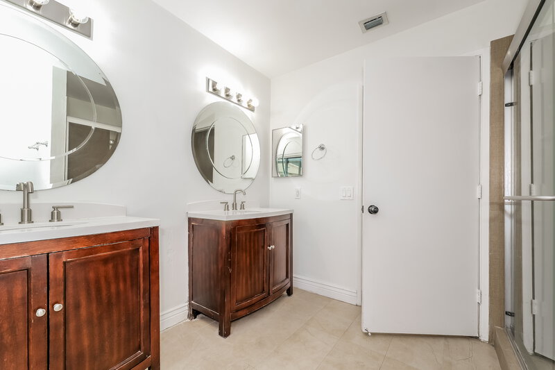 3,610/Mo, 21020 Woodspring Ave Boca Raton, FL 33428 Main Bathroom View