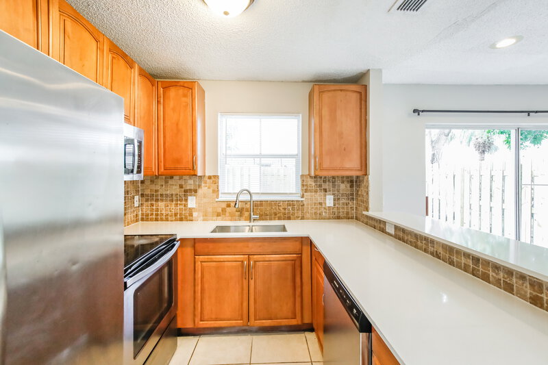 3,130/Mo, 6701 Fern St Margate, FL 33063 Kitchen View