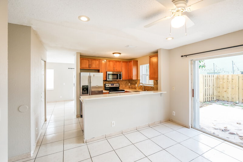 3,130/Mo, 6701 Fern St Margate, FL 33063 Family Room View 2