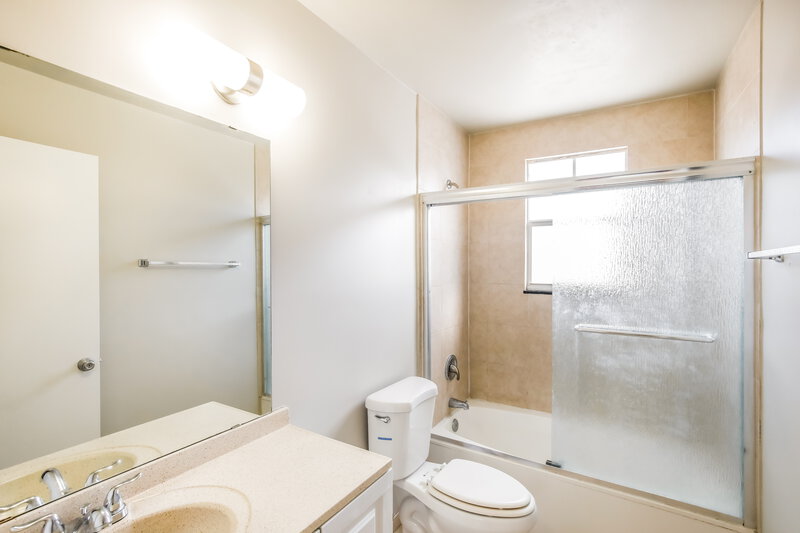 3,130/Mo, 6701 Fern St Margate, FL 33063 Main Bathroom View
