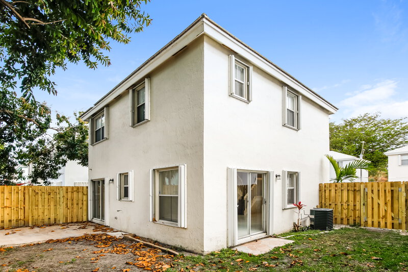 3,130/Mo, 6701 Fern St Margate, FL 33063 Rear View