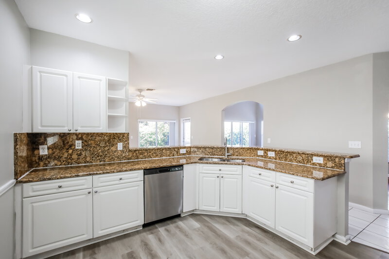 3,900/Mo, 1117 NW 97th Dr Coral Springs, FL 33071 Kitchen View 2