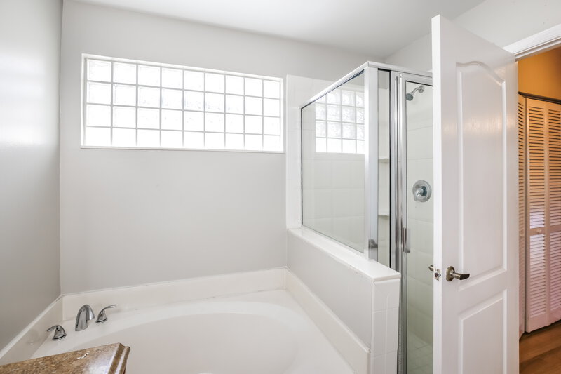 3,900/Mo, 1117 NW 97th Dr Coral Springs, FL 33071 Main Bathroom View