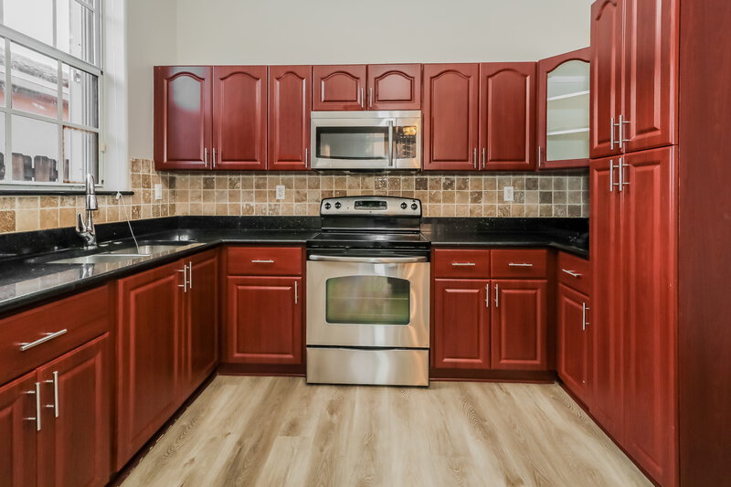 3,330/Mo, 15302 SW 35th Ter Miami, FL 33185 Kitchen View 2