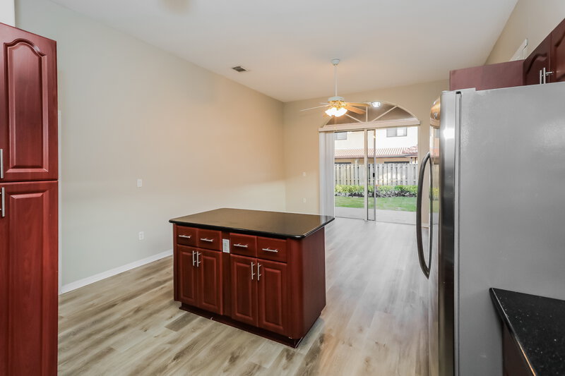 3,330/Mo, 15302 SW 35th Ter Miami, FL 33185 Kitchen View 3