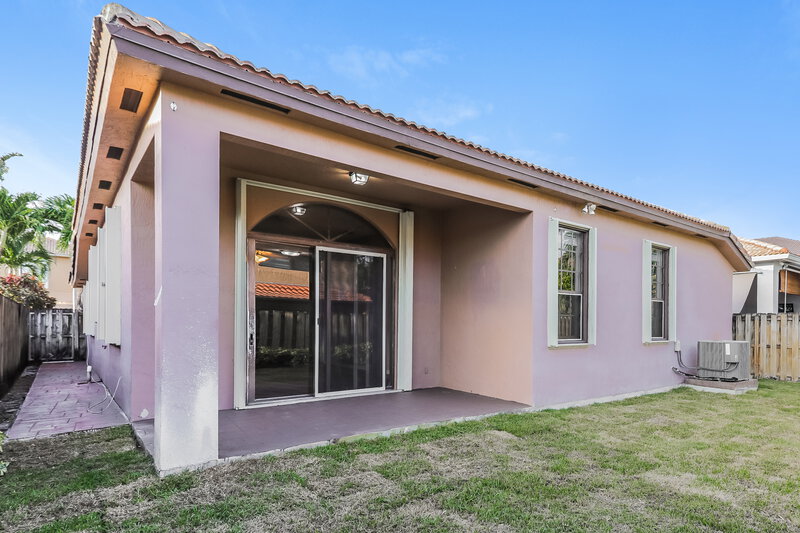 3,330/Mo, 15302 SW 35th Ter Miami, FL 33185 Rear View