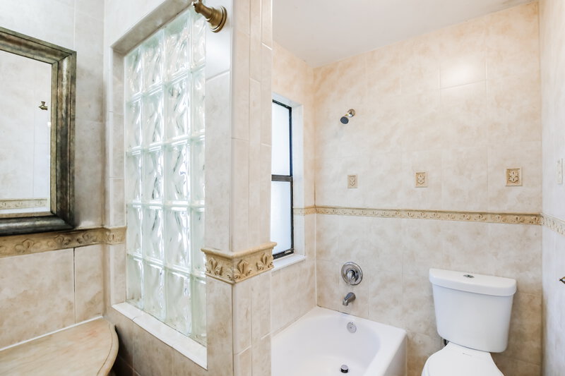 3,990/Mo, 11235 NW 43rd Pl Coral Springs, FL 33065 Bathroom View