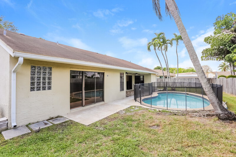 3,875/Mo, 11235 NW 43rd Pl Coral Springs, FL 33065 Pool View