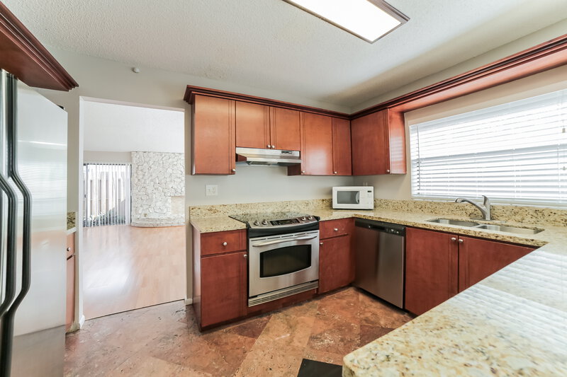 5,120/Mo, 12762 SW 116th Ter Miami, FL 33186 Kitchen View