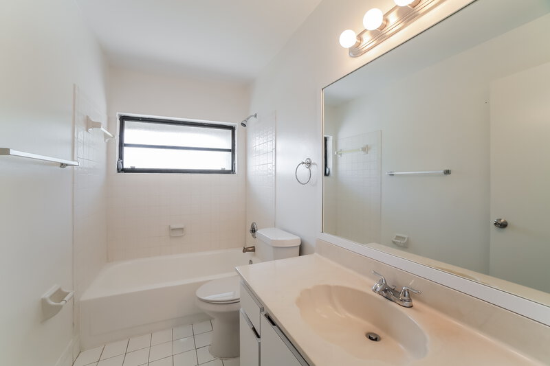 5,120/Mo, 12762 SW 116th Ter Miami, FL 33186 Bathroom View