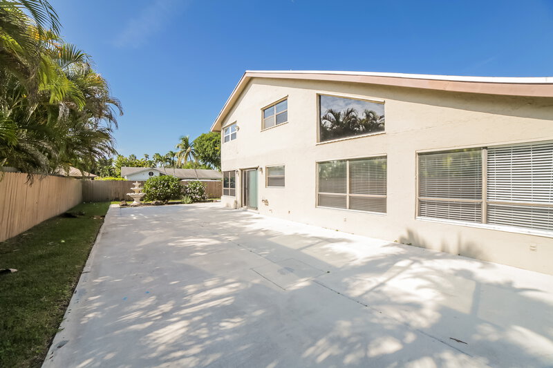 5,120/Mo, 12762 SW 116th Ter Miami, FL 33186 Rear View