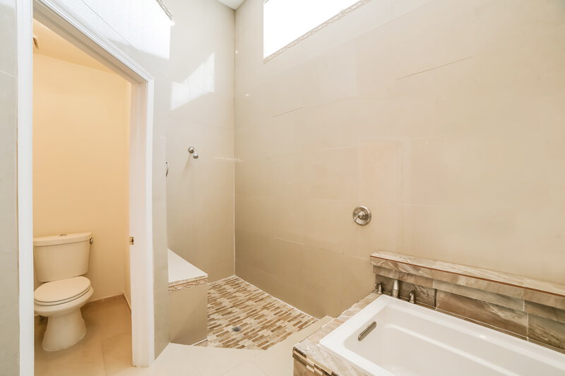 3,385/Mo, 7770 Highlands Cir Margate, FL 33063 Main Bathroom View 2