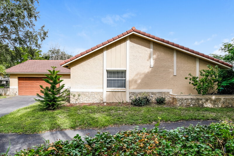 3,025/Mo, 4081 NW 115th Ave Coral Springs, FL 33065 External View
