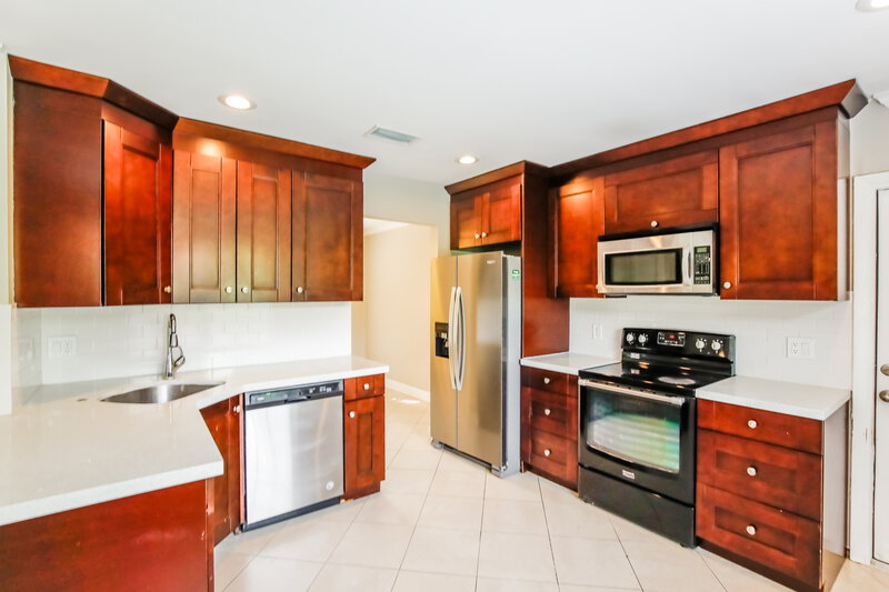 3,025/Mo, 4081 NW 115th Ave Coral Springs, FL 33065 Kitchen View 2