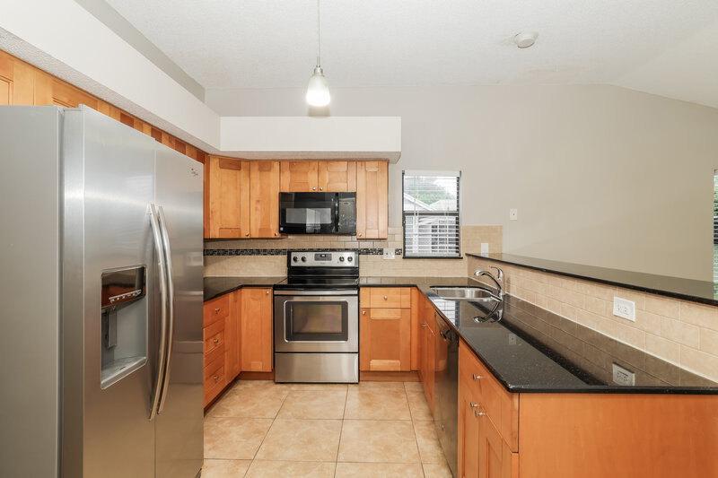 2,785/Mo, 108 Sherwood Dr Royal Palm Beach, FL 33411 Kitchen View