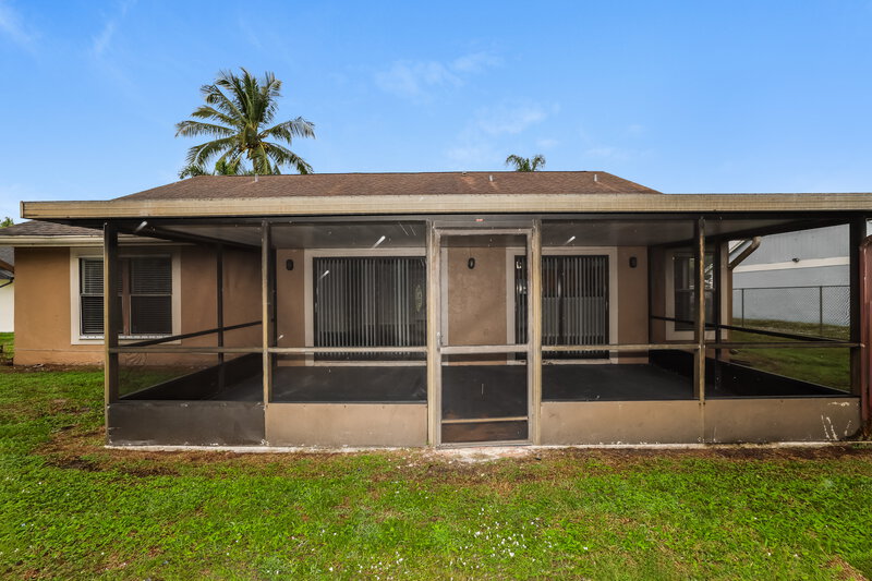 2,785/Mo, 108 Sherwood Dr Royal Palm Beach, FL 33411 Rear View