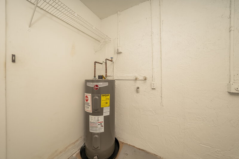 2,995/Mo, 9104 Affirmed Ln Boca Raton, FL 33496 Laundry Room View