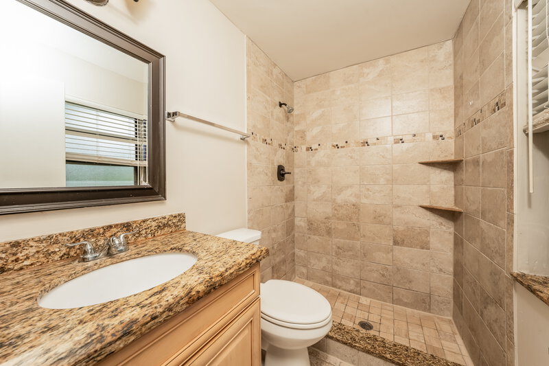 2,995/Mo, 9104 Affirmed Ln Boca Raton, FL 33496 Main Bathroom View