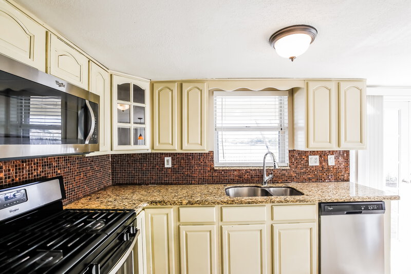 3,165/Mo, 4771 SW 154th Ave Miami, FL 33185 Kitchen View