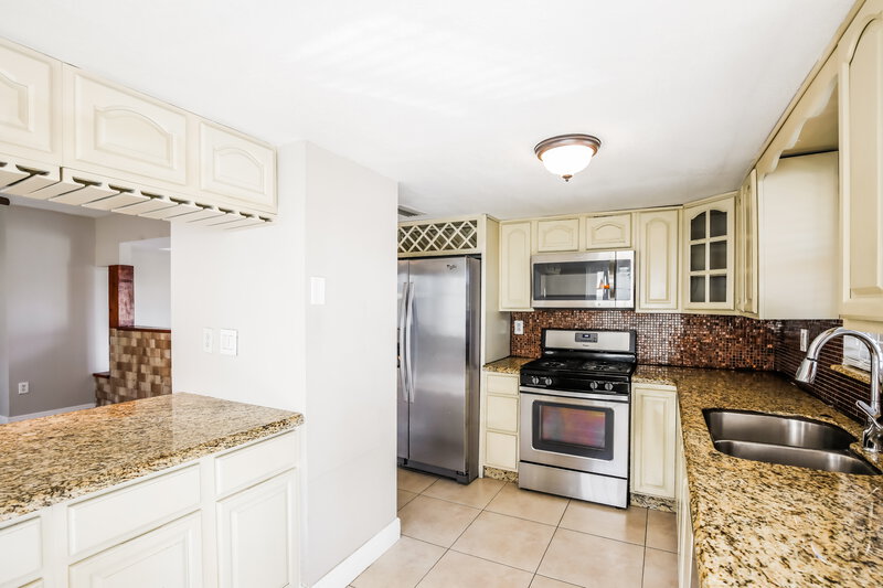 3,165/Mo, 4771 SW 154th Ave Miami, FL 33185 Kitchen View 3