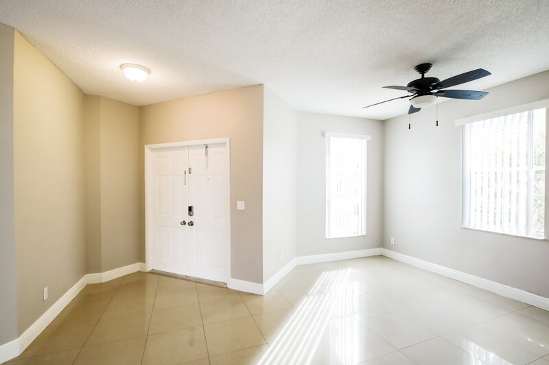 3,255/Mo, 2190 NW 191st Ave Pembroke Pines, FL 33029 Living Room View