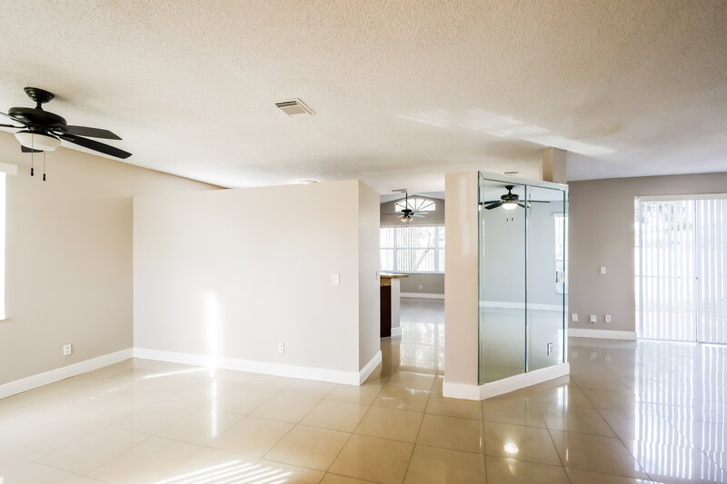 3,255/Mo, 2190 NW 191st Ave Pembroke Pines, FL 33029 Living Room View 2
