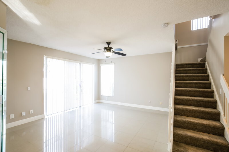 3,255/Mo, 2190 NW 191st Ave Pembroke Pines, FL 33029 Living Room View 3