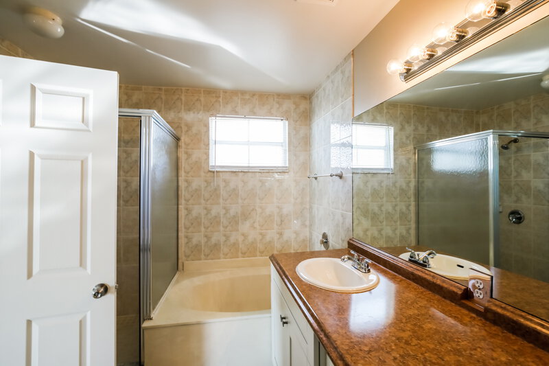 3,255/Mo, 2190 NW 191st Ave Pembroke Pines, FL 33029 Main Bathroom View