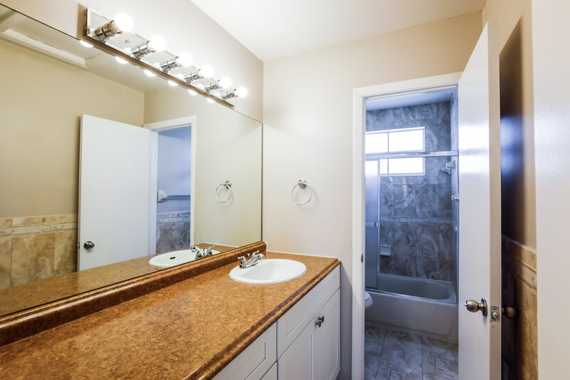 3,255/Mo, 2190 NW 191st Ave Pembroke Pines, FL 33029 Bathroom View