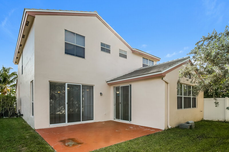 3,255/Mo, 2190 NW 191st Ave Pembroke Pines, FL 33029 Rear View